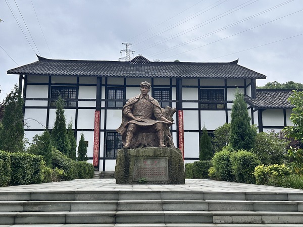 四川飛球舉行慶“七一”活動 ——在鄧萍故里銘記歷史、緬懷先烈、表彰先進