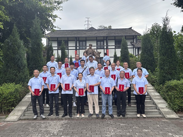 四川飛球舉行慶“七一”活動 ——在鄧萍故里銘記歷史、緬懷先烈、表彰先進